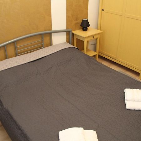 Simon Vendeghaz Balatongyoeroek Apartment Bagian luar foto