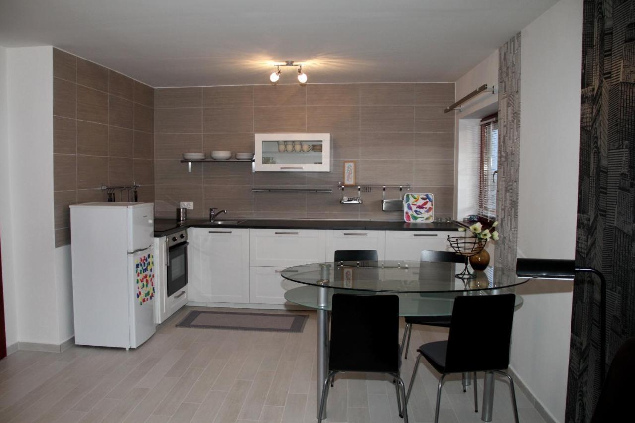 Simon Vendeghaz Balatongyoeroek Apartment Bagian luar foto
