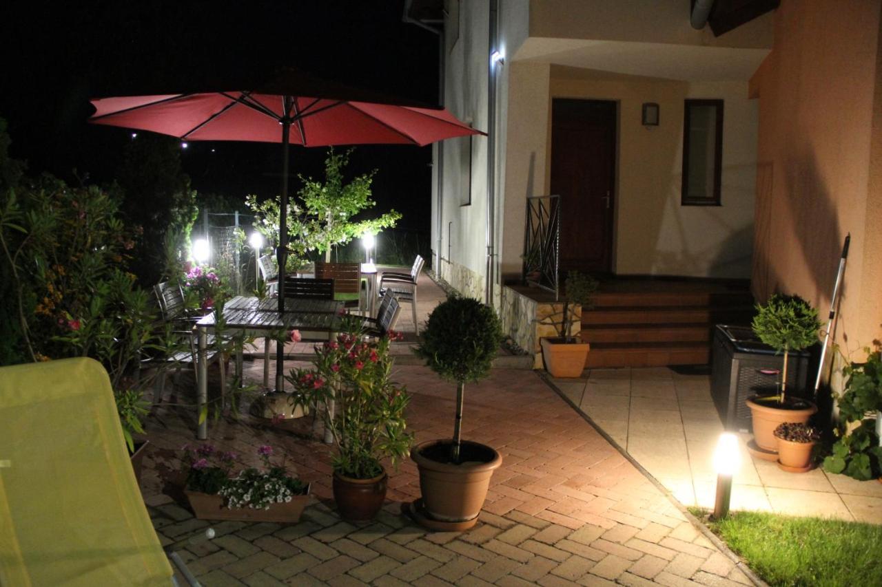 Simon Vendeghaz Balatongyoeroek Apartment Bagian luar foto