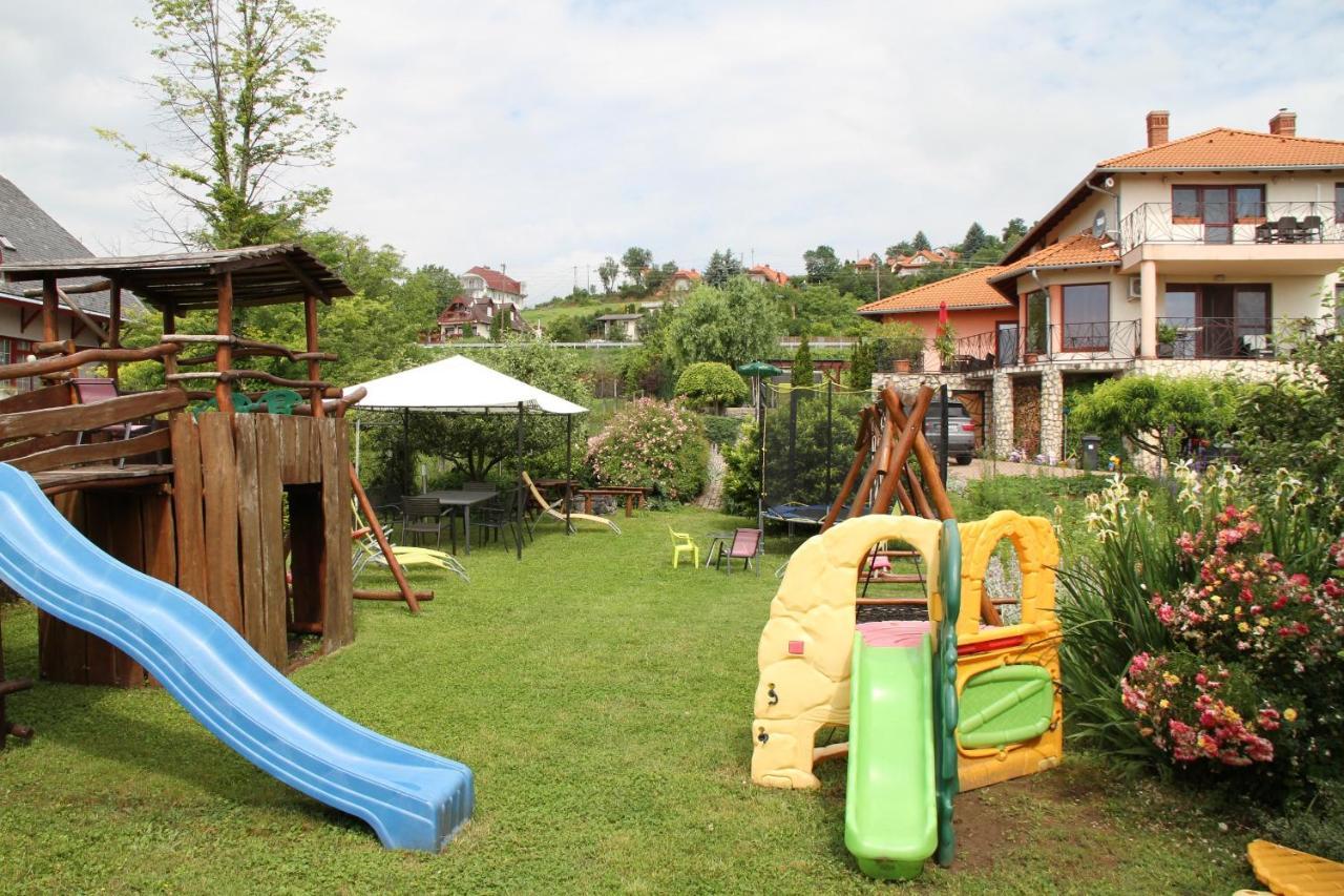 Simon Vendeghaz Balatongyoeroek Apartment Bagian luar foto