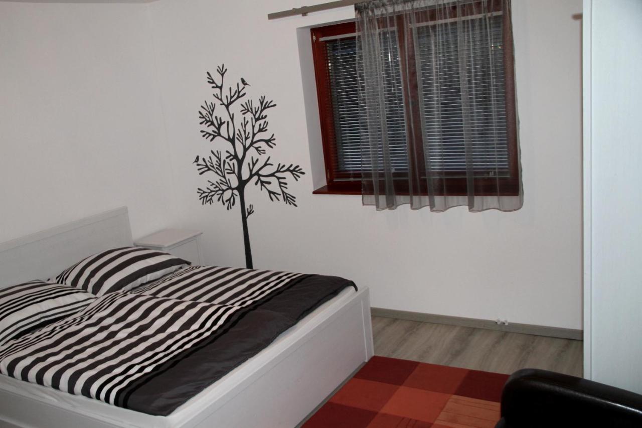 Simon Vendeghaz Balatongyoeroek Apartment Bagian luar foto