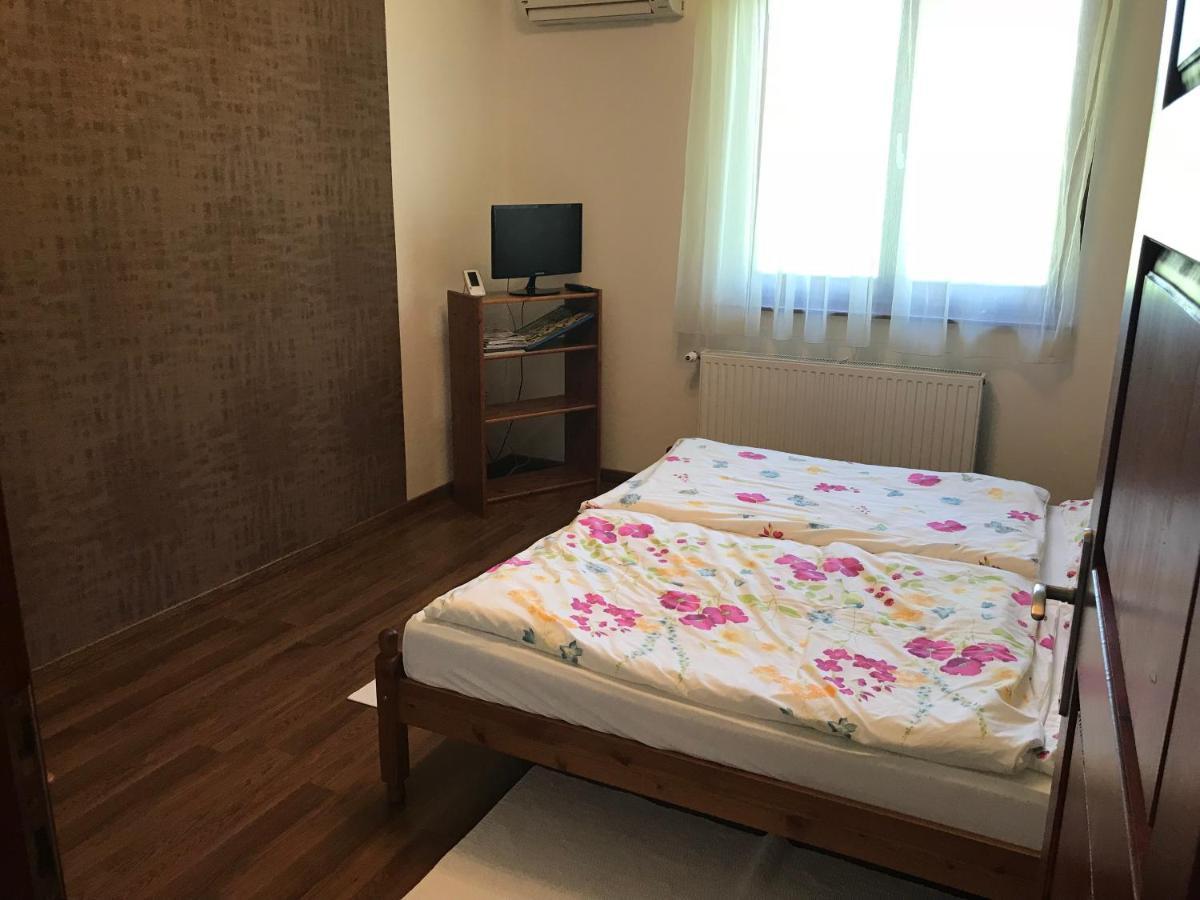Simon Vendeghaz Balatongyoeroek Apartment Bagian luar foto