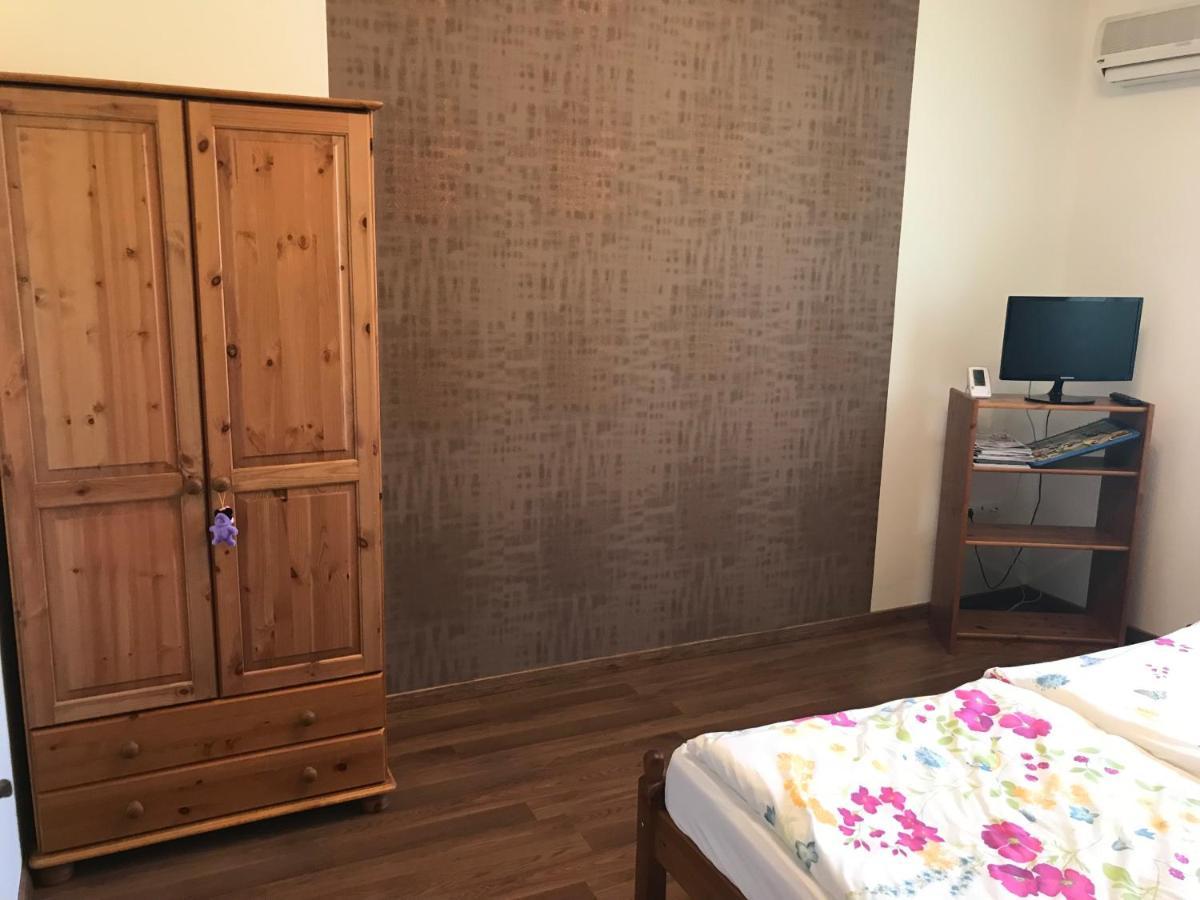 Simon Vendeghaz Balatongyoeroek Apartment Bagian luar foto