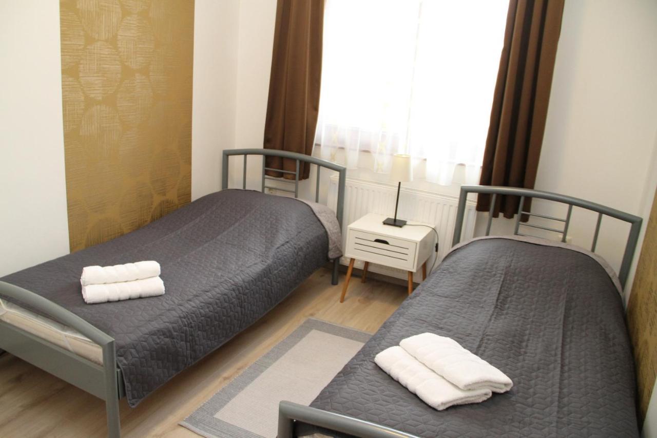 Simon Vendeghaz Balatongyoeroek Apartment Bagian luar foto