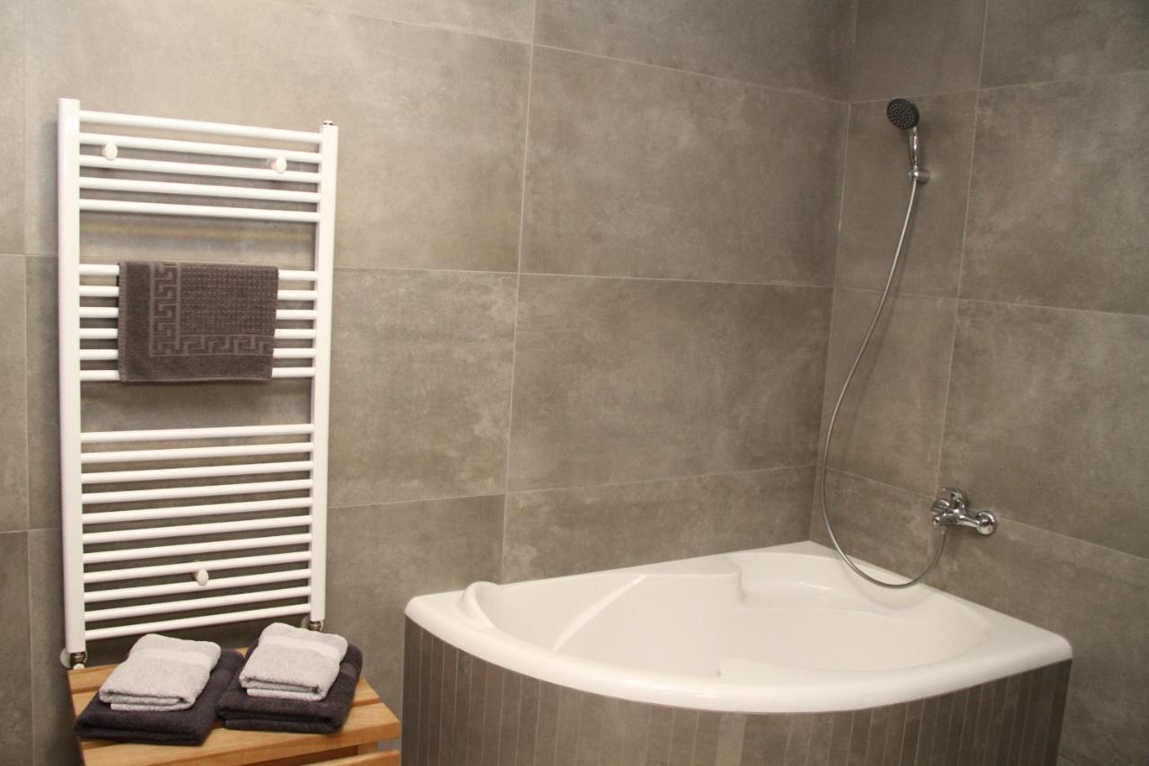 Simon Vendeghaz Balatongyoeroek Apartment Bagian luar foto