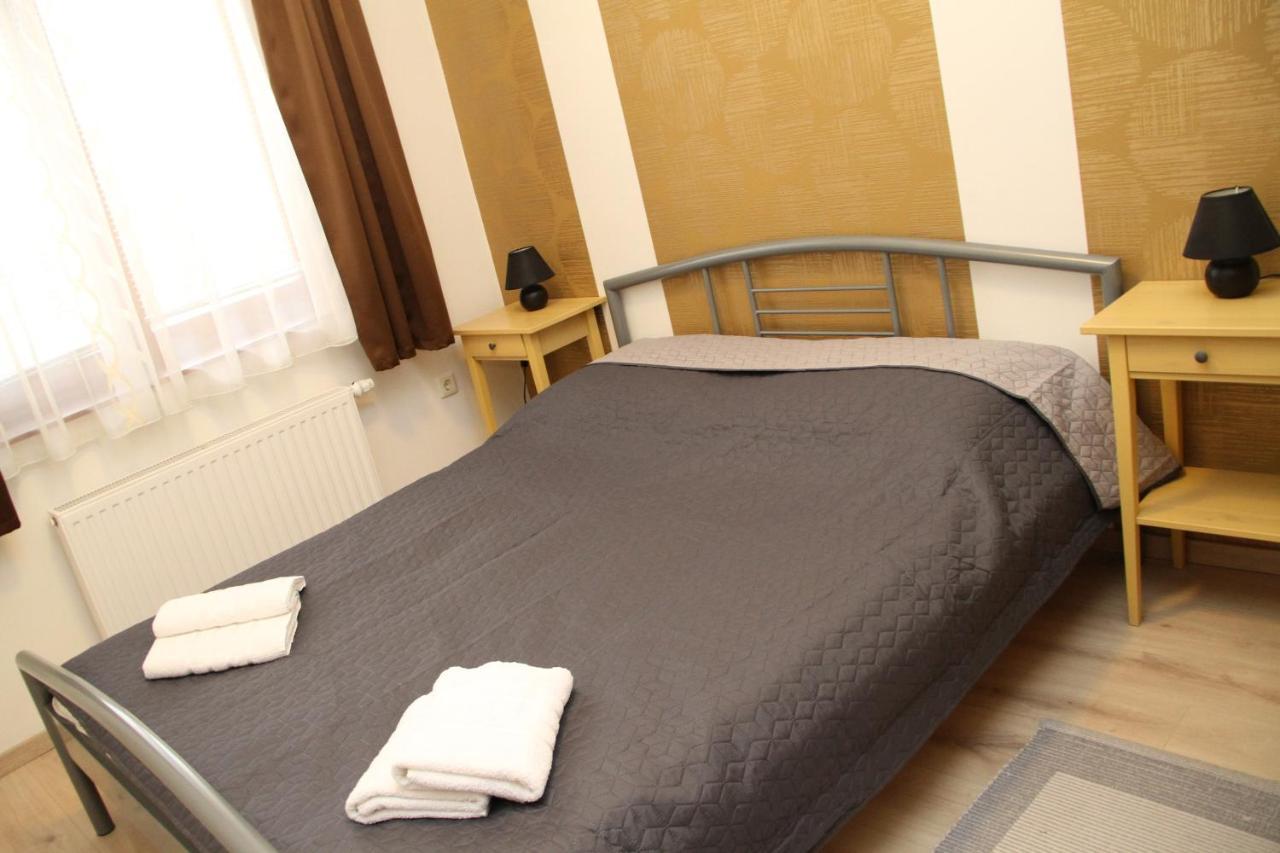 Simon Vendeghaz Balatongyoeroek Apartment Bagian luar foto